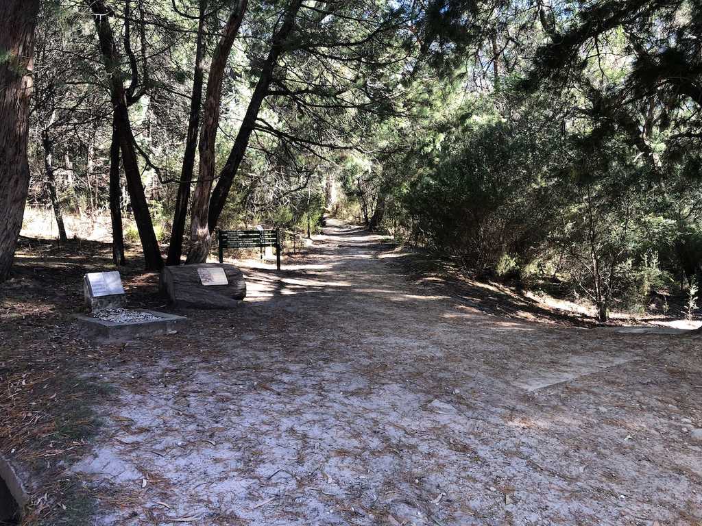 Grampians trail head from Halls Gap